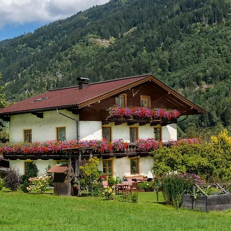 Haus Gastein Apartamento *